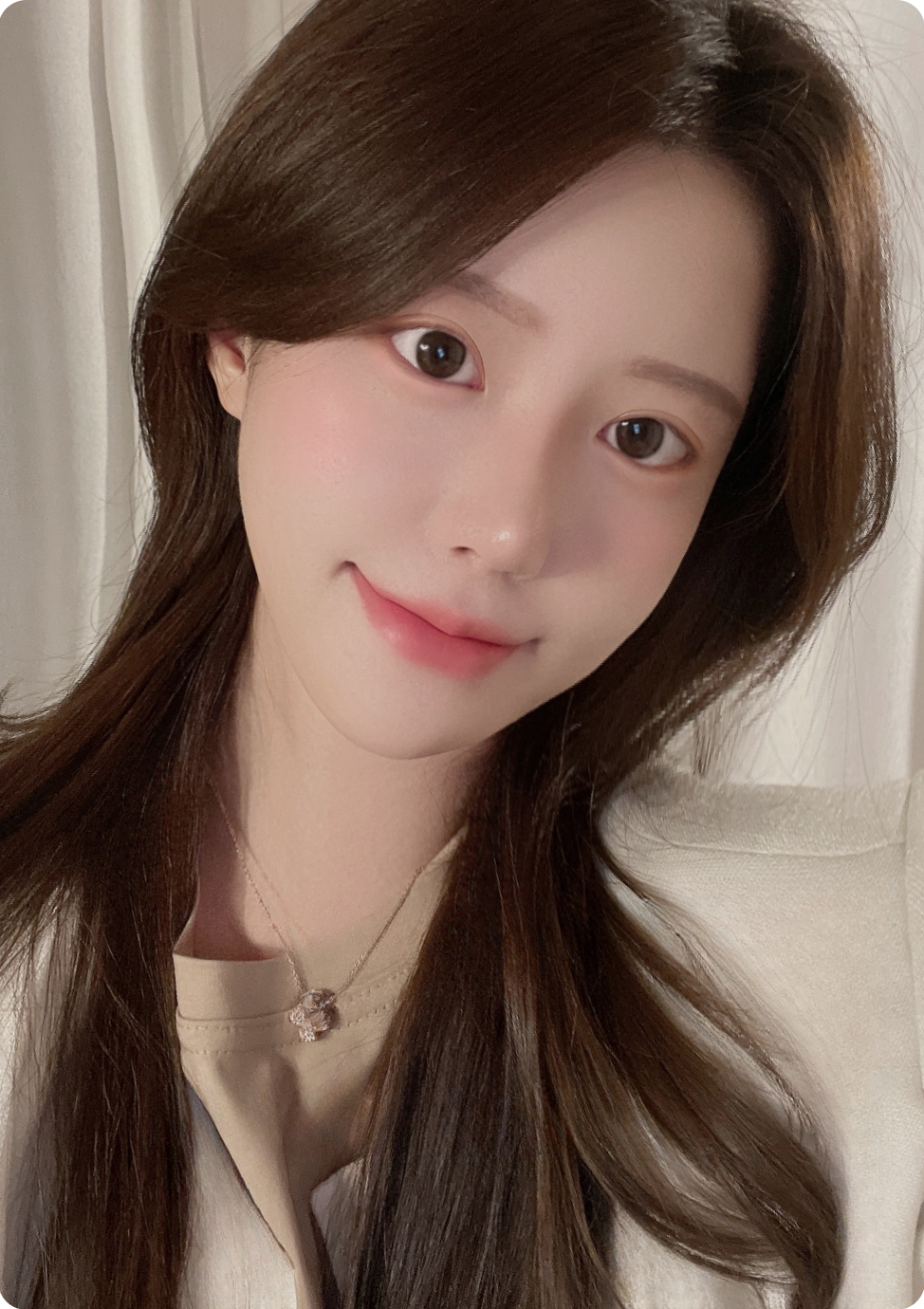 Model selfie showing ideal candidates for non-incision correction